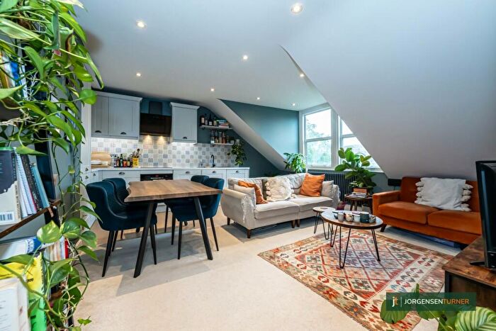 2 Bedroom Flat To Rent In Brondesbury Villas, Queens Park, NW6