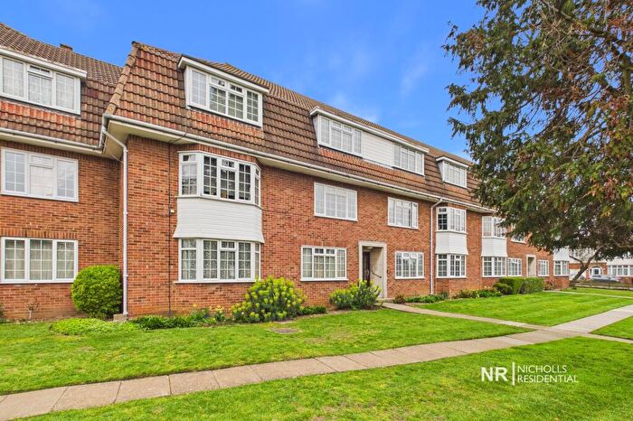 2 Bedroom Flat For Sale In Hemingford Road, Cheam, Sutton, Surrey., SM3