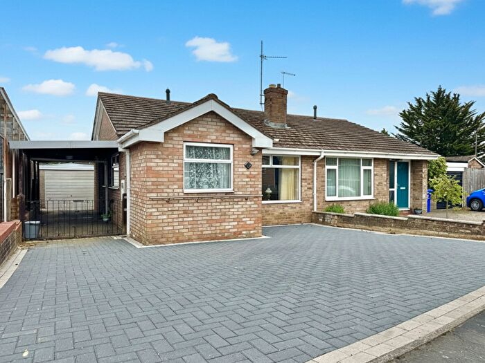 2 Bedroom Semi-Detached Bungalow For Sale In Bridgewater Road, Brackley, NN13
