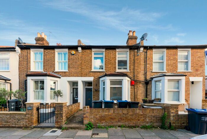 2 Bedroom Flat To Rent In Palmerston Road, London, SW19