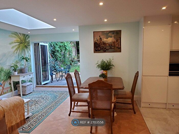 1 Bedroom Flat To Rent In Cromford Road, London, SW18