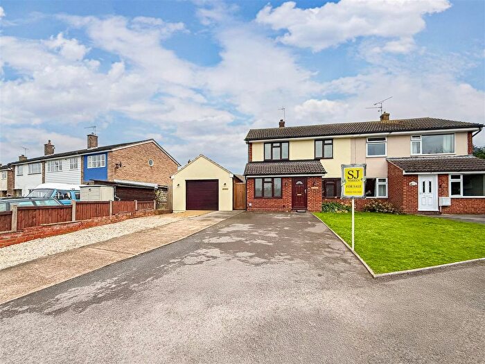 4 Bedroom Semi-Detached House For Sale In Crown Way, Southminster, CM0