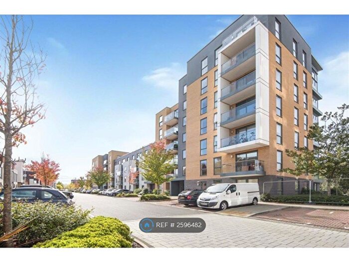 2 Bedroom Flat To Rent In Drake Way, Reading, RG2