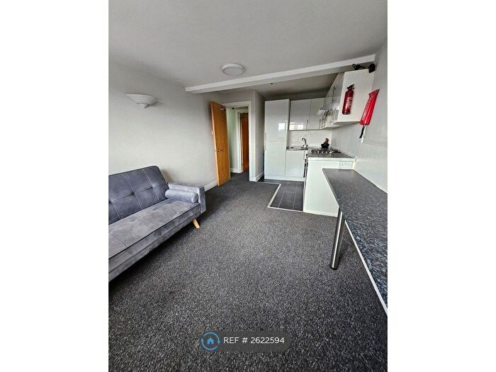 2 Bedroom Flat To Rent In Penywain Road, Cardiff, CF24