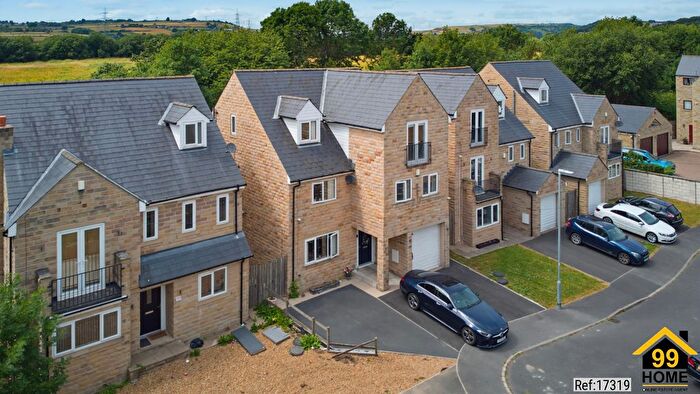5 Bedroom Detached House For Sale In Old Cottage Close, Hipperholme, West Yorkshire, HX3