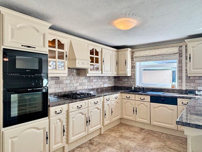 3 Bedroom Semi Detached House To Rent In Howells Road, Dunvant, SA2