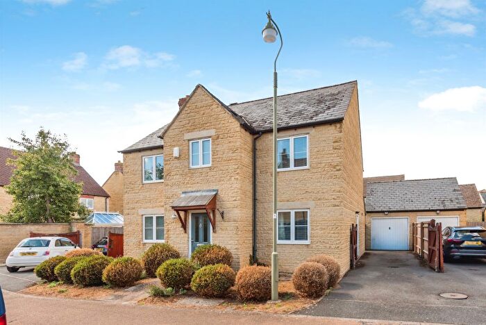 4 Bedroom Detached House For Sale In Fern Lane, Carterton, OX18