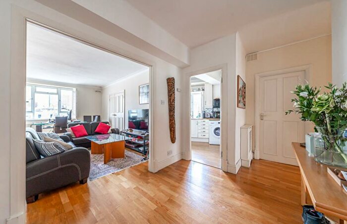 2 Bedroom Apartment To Rent In Prince Albert Road, St Johns Wood, London, NW8