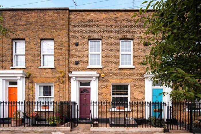 3 Bedroom House For Sale In Salmon Lane, Limehouse, London, E14