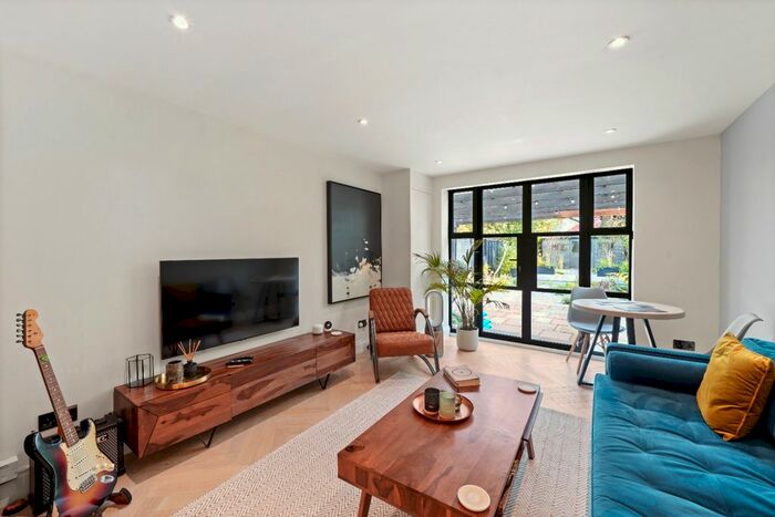 2 Bedroom Flat To Rent In Wormholt Terrace, Wormholt Road, London, W12