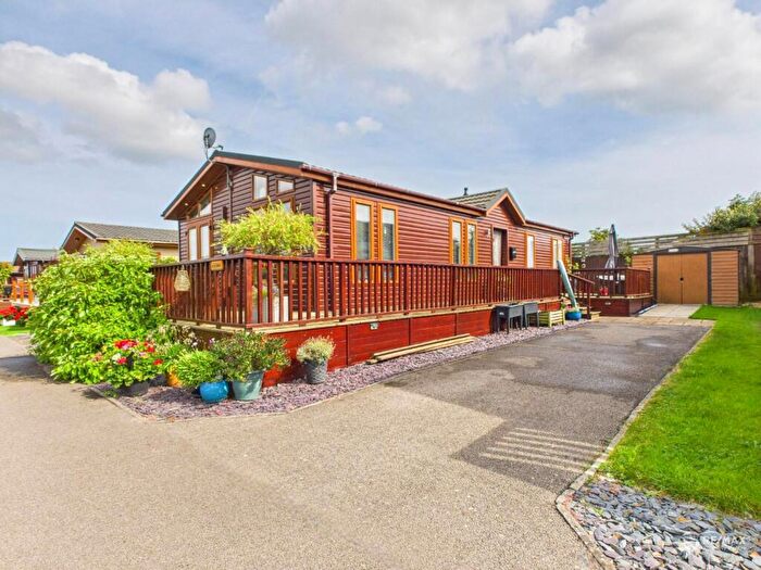 3 Bedroom Park Home For Sale In Low Road, New Hall Lodge Park, Dovercourt, CO12