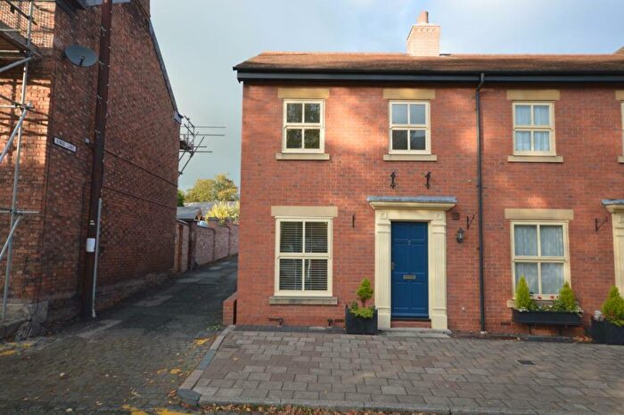3 Bedroom End Of Terrace House To Rent In Kings Court, Welsh Row, Nantwich, CW5
