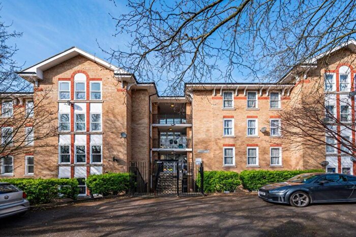 2 Bedroom Flat For Sale In Brandram Road, Lewisham, London, SE13