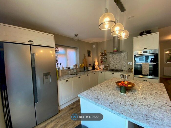 4 Bedroom Semi-Detached House To Rent In Parkfield Avenue, Middlesex, UB10