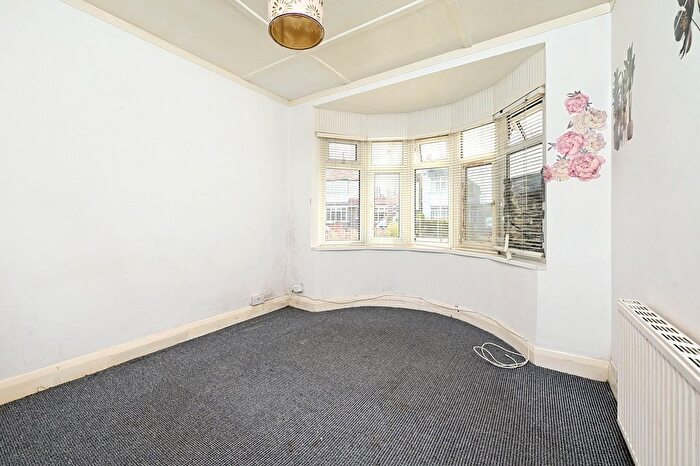 3 Bedroom Bungalow For Sale In Ashford, Surrey, TW15