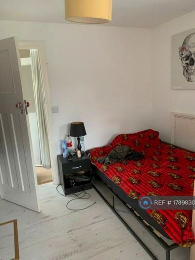 Studio To Rent In York Avenue, Hove, BN3