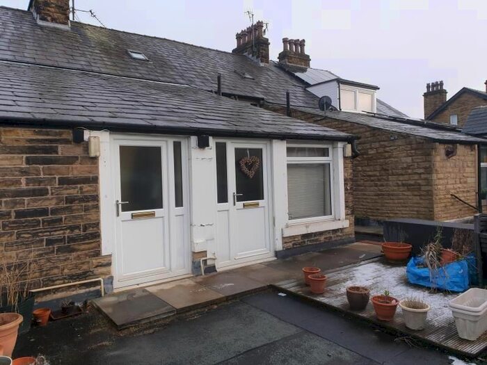 2 Bedroom Flat To Rent In Bradford Road, Shipley, West Yorkshire., BD18