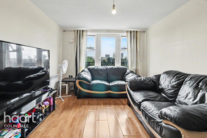 1 Bedroom Flat For Sale In Peaberry Court, Greyhound Hill, NW4