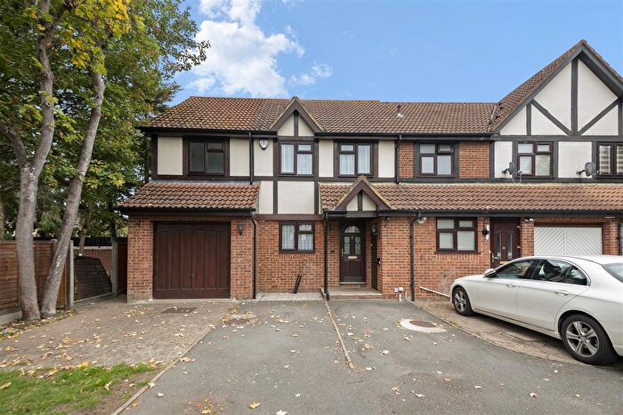 4 Bedroom Semi-Detached House For Sale In Regents Close, Hayes, UB4
