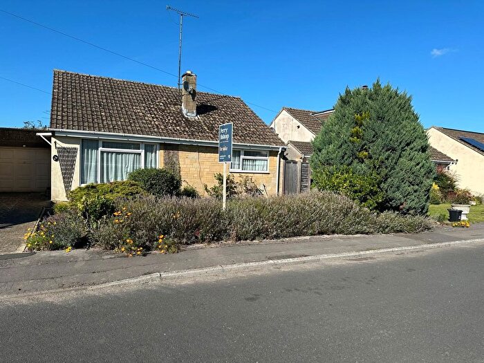 3 Bedroom Bungalow For Sale In Meadow Way, South Cerney, Cirencester, Gloucestershire, GL7