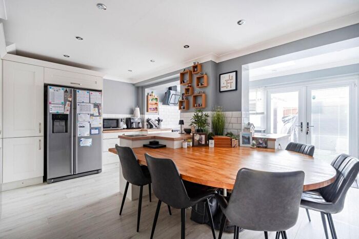 3 Bedroom Terraced House For Sale In Kingfisher Close, Bradwell, NR31