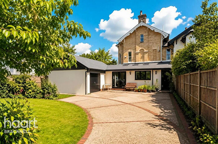 4 Bedroom Semi-Detached House For Sale In Wokingham Road, Reading, RG6