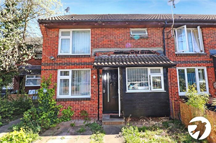 1 Bedroom End Of Terrace House For Sale In Rollesby Way, London, SE28