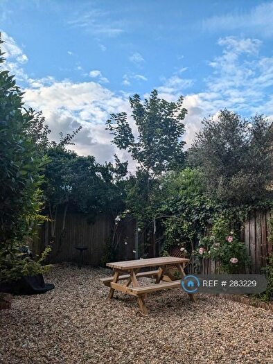 2 Bedroom Flat To Rent In Hither Green, London, SE13