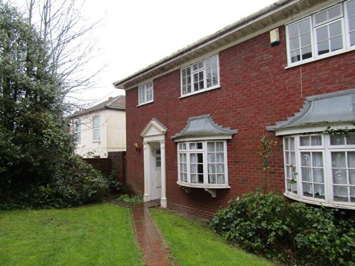 4 Bedroom End Of Terrace House To Rent In Grosvenor Mews, Southampton, SO17