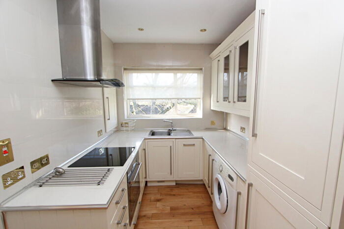 2 Bedroom Apartment To Rent In Ossulton Way, London, N2