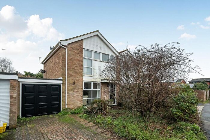 3 Bedroom Semi Detached House For Sale In Sidlesham Close, Hayling Island, PO11