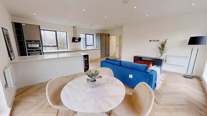 3 Bedroom Flat To Rent In Carmona Court, Cavendish Road, M7