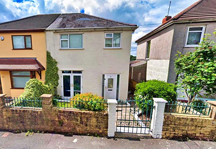 3 Bedroom Semi-Detached House To Rent In Elmhurst Crescent, Swansea, SA1