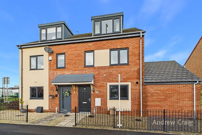 3 Bedroom Town House For Sale In Lyons Way, South Shields, NE33