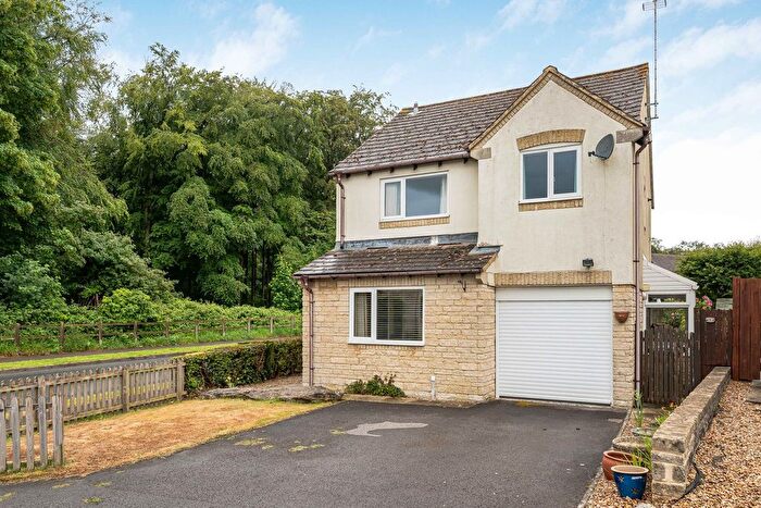 3 Bedroom Detached House For Sale In Tanglewood Way, Chalford, Stroud, GL6