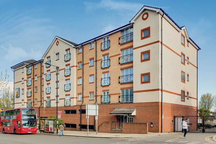 2 Bedroom Flat To Rent In Macmillan Court, Ruislip Road, Greenford, UB6