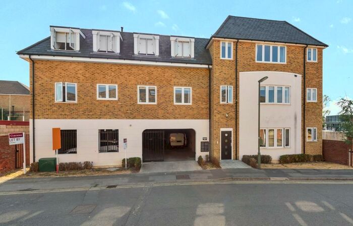 2 Bedroom Apartment To Rent In Gogmore Lane, Chertsey, KT16