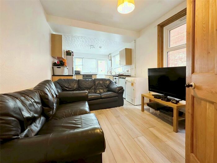 5 Bedroom Terraced House To Rent In Harborough Road, Southampton, Hampshire, SO15