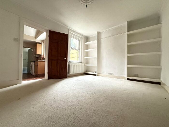 2 Bedroom Property To Rent In Alexandra Road, Warlingham, CR6