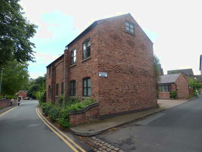 2 Bedroom House To Rent In Dovecote Mews, Chorlton Green, M21