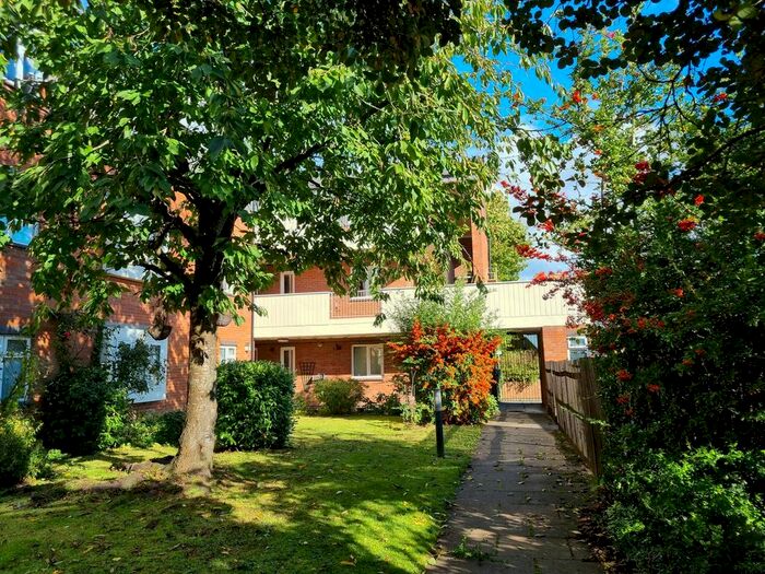 2 Bedroom Flat To Rent In Westcroft Court, Droitwich WR9