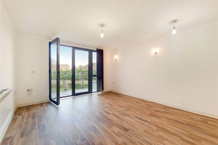 2 Bedroom Flat To Rent In Goddard Drive, Bushey, WD23