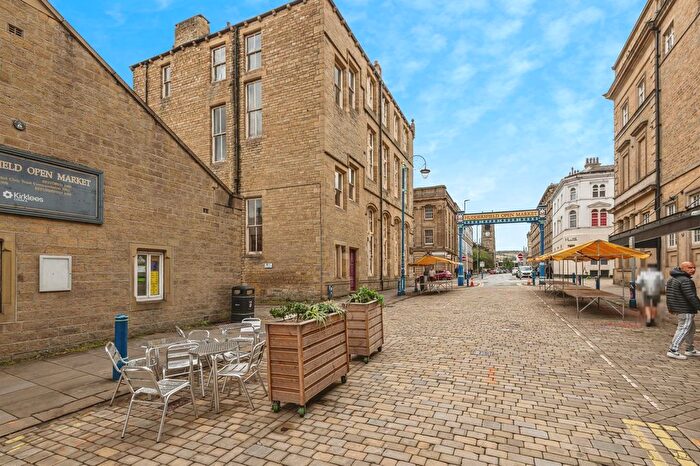 1 Bedroom Flat For Sale In Byram Street, Huddersfield, HD1