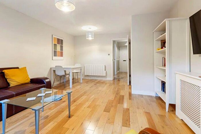 2 Bedroom End Of Terrace House For Sale In Poplar, London, E14
