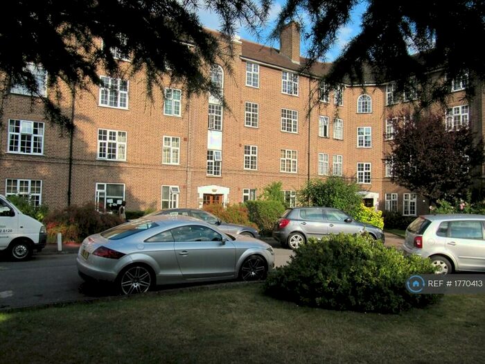 2 Bedroom Flat To Rent In Norbiton Hall, Kingston Upon Thames, KT2