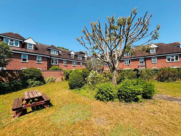 2 Bedroom Flat For Sale In Fisher House, Oddfellows Road, Newbury, RG14