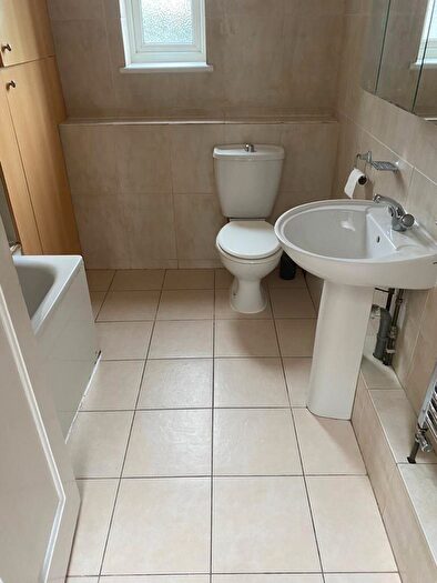 5 Bedroom Flat To Rent In Parson Street, Hendon, NW4