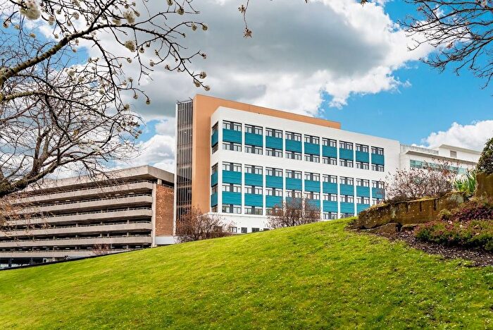 1 Bedroom Flat To Rent In Hall Ings, Bradford, West Yorkshire, BD1