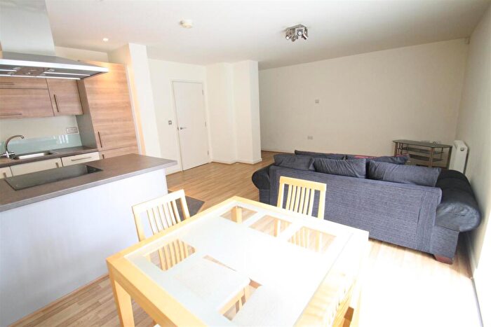 1 Bedroom Flat To Rent In Windsor Court, So Bow, Mostyn Grove, E3
