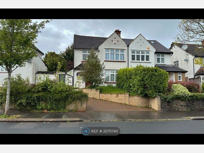 3 Bedroom Semi-Detached House To Rent In Blenheim Park Road, South Croydon, CR2